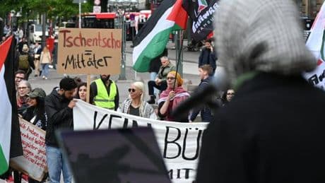 Redner werden nach Kritik an Hamas ausgebuht