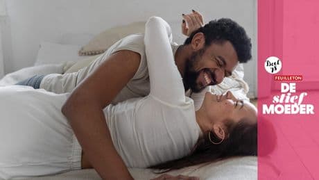 De Stiefmoeder: ’Hij legt me op bed en geeft me kusjes over mijn hele lichaam’