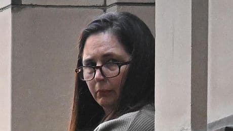 Declaran culpable de asesinato a una australiana que envenenó a la familia de su exmarido con una cena con setas venenosas