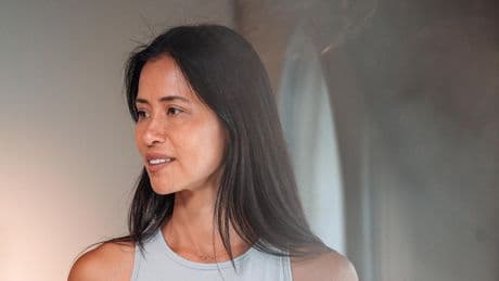 Xuan Lan dejó su trabajo en banca y hoy es la profesora de yoga número uno en España (y más allá) con sus clases online