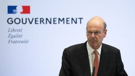 « Trop de fonctionnaires » : pourquoi le projet de sabrer dans les effectifs de la fonction publique va coûter cher à l’État