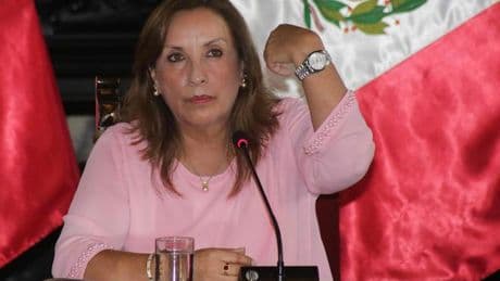 La fiscalía presenta tres denuncias contra la presidenta peruana Dina Boluarte y su suerte depende del Tribunal Constitucional