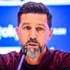 Besnik Hasi wil voor de aanval kiezen: “Wie enkel aan verdedigen denkt, is kansloos tegen Club”