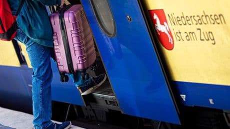 Personalmangel und wenig Züge: Zugausfälle und Verspätungen - LNVG kritisiert Bahnbetreiber