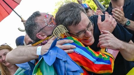 Pride-Verbot in Budapest: Im Regenbogen-T-Shirt zum Verhör