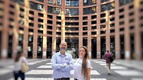 Exact 16 jaar na misbruik dochter krijgt Marcel Jeninga het voor elkaar: pedo-handboek overal in EU verboden