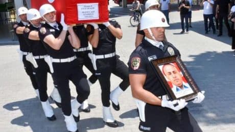 Polis memuru kaza kurşunu kurbanı