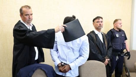Er griff wahlos Menschen in Köln an - Kongolese biss Polizistin (26) Stück vom Ohr ab