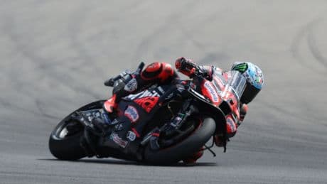Bezzecchi verrast met MotoGP-zege op Silverstone, pech voor Quartararo