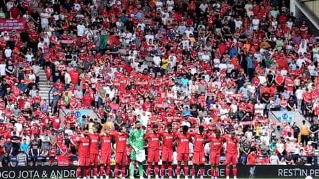 Lágrimas y mucha emoción en el homenaje del Liverpool a Diogo Jota en el primer partido tras su muerte