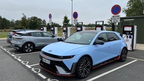 500km entre Paris et l’île de Ré, 3 étapes de recharge… Le périple du Figaro en voiture électrique un jour de départ en grand week-end