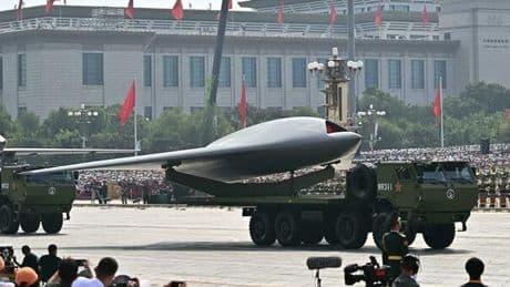 Cina, cos'è il nuovo super-jet Stealth: l'ala a forma di diamante, l'assenza del pilota, le dimensioni di un caccia