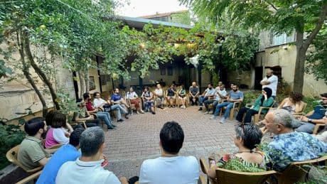 Nar Sanat Derneği'nden 1 Mayıs çağrısı: “Sahnelerden meydanlara!”