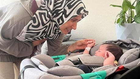 Bakan Göktaş'ın adını koyduğu Emre bebek, sıcak yuvaya kavuştu
