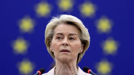 La debilidad de Von der Leyen frente a Trump desarma a Europa