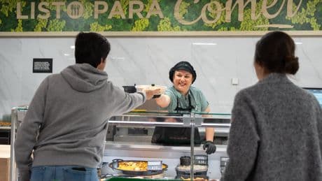 El bum del listo para comer del súper: crece un 50% en tres años y le roba clientes al restaurante de comida rápida