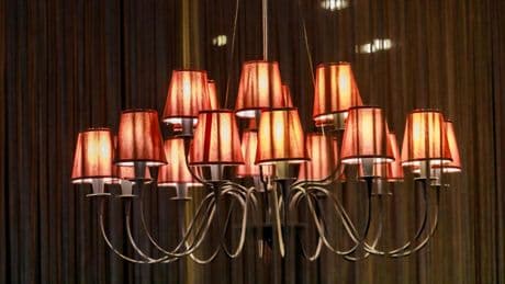 Mínimo histórico el precio de la luz que este domingo llegará a marcar 15 euros negativos
