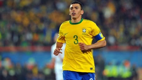 Foot : l’ancien champion du monde brésilien Lucio hospitalisé après des brûlures au corps