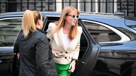 Elle avait économisé 46.000 euros d'impôt: après des jours de polémique, cette ministre britannique reconnaît sa faute dans l'achat d'un appartement