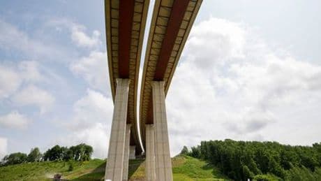 Wilnsdorf – Siegerland: Mehr als 70 Meter hohe Talbrücke verschoben