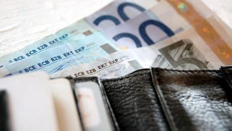 Geldbörse komplett voll: Diese Dinge können Sie auf jeden Fall rauswerfen
