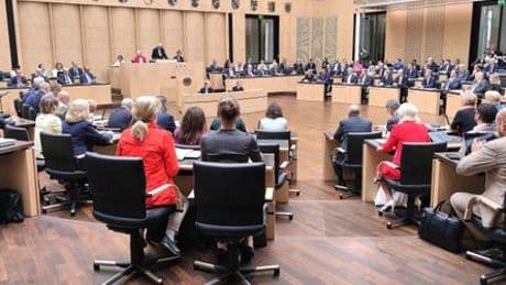 Bundesrat beschließt Steuersenkungen für Unternehmen, Mietpreisbremse wird verlängert