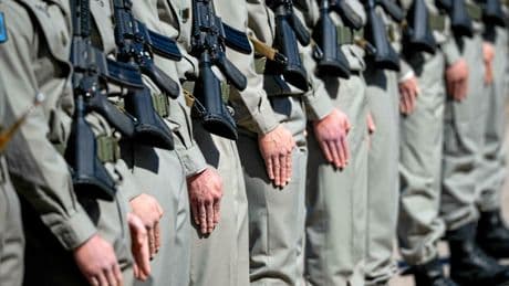 Retour du service militaire obligatoire : un gouffre financier à 15 milliards d’euros par an