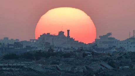 Un nuevo bombardeo israelí mata a 16 palestinos, incluidos niños, y eleva a un centenar los muertos en Gaza en 48 horas