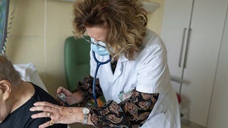 Féminisation de la médecine : « un mouvement irréversible » qui révèle des disparités persistantes