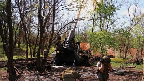 Artillería soviética y munición estadounidense para tomar una mina clave en manos de Rusia