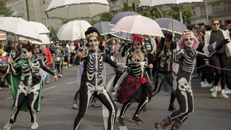 Ost-Berlin: Hunderttausende tanzen beim Karneval der Kulturen