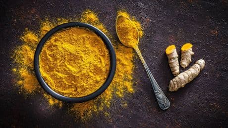Cuáles son las propiedades curativas de la cúrcuma: la especia antiinflamatoria y antioxidante con poder antienvejecimiento