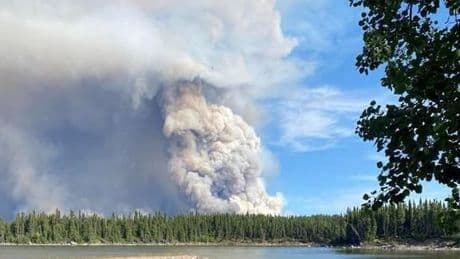 Approaching wildfires lead to evacuation order for Leaf Rapids, Man.