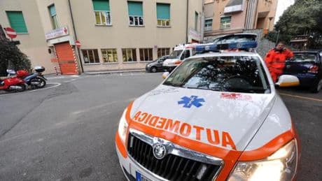 Savona, incidente dopo la festa. Bimba grave al Gaslini, la mamma positiva all’alcol