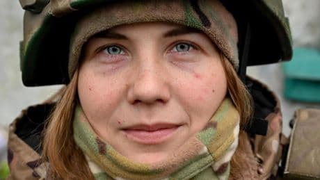 Front in der Ukraine: Die Männer dachten, Katja sei unsterblich. Dann fiel auch sie, die Scharfschützin