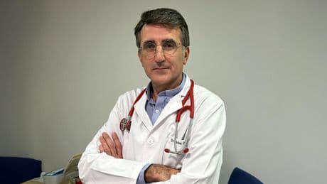 Pedro Manuel Sánchez, geriatra: “En julio mueren hasta un 30% más de ancianos que en otros meses y para evitar esto es clave no infravalorar el calor y estar muy pendiente de ellos”