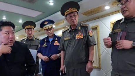 Kim Jong-un bizzat denetledi! Tatbikat esnasında hava savunma füzeleri test edildi...