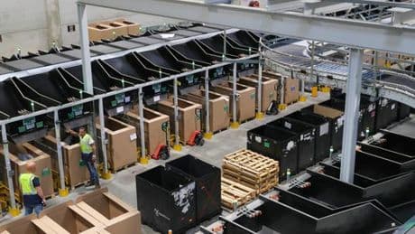 « Le bâtiment, les machines, tout reste La Redoute sauf les salariés » : des travailleurs de l’entrepôt de Wattrelos racontent leur externalisation forcée