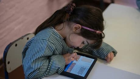 Enfants et écrans: que disent les études en France?