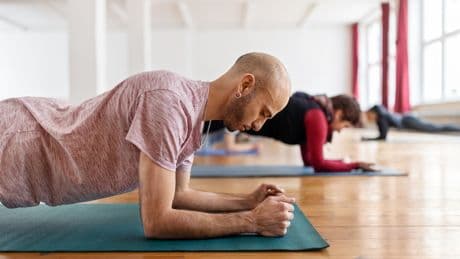 Flacher Bauch, starker Rücken: Effektives Workout bringt Ihre Körpermitte in Form