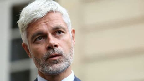 Laurent Wauquiez signe une pétition de Philippe de Villiers pour exiger un référendum sur l'immigration