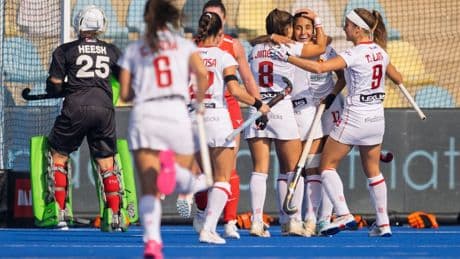 Oranje treft bij groepswinst Spaanse hockeysters in halve finale EK