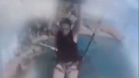 Une influenceuse de 19 ans se détache de son parachute ascensionnel et fait une chute mortelle de 50 mètres