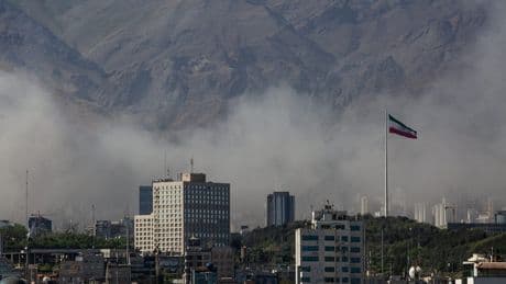 Hauptquartier zerstört - Israel bombardiert Mullah-Stasi