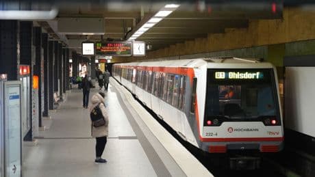 U-Bahn gesperrt: Brennende Lok legt U-Bahnlinie 1 in Hamburg lahm