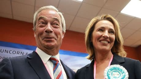 Il partito di Farage in testa per soli quattro voti nelle elezioni per un seggio alla Camera dei Comuni