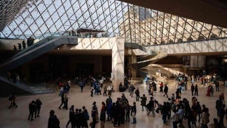 El euskera suena en el Louvre