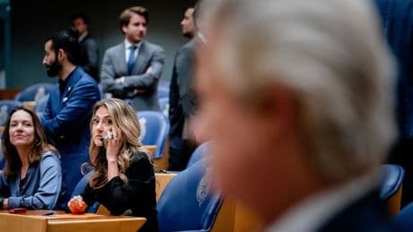 Door de PVV uit te sluiten en GroenLinks-PvdA af te wijzen zet Yesilgöz zich klem