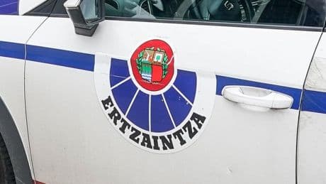 Herido por arma blanca tras ser amenazado con una pistola en una pelea en Atxuri