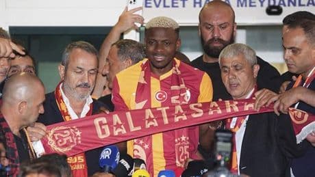 Galatasaray'ın efsanelerinden Osimhen'e 'hoş geldin!'